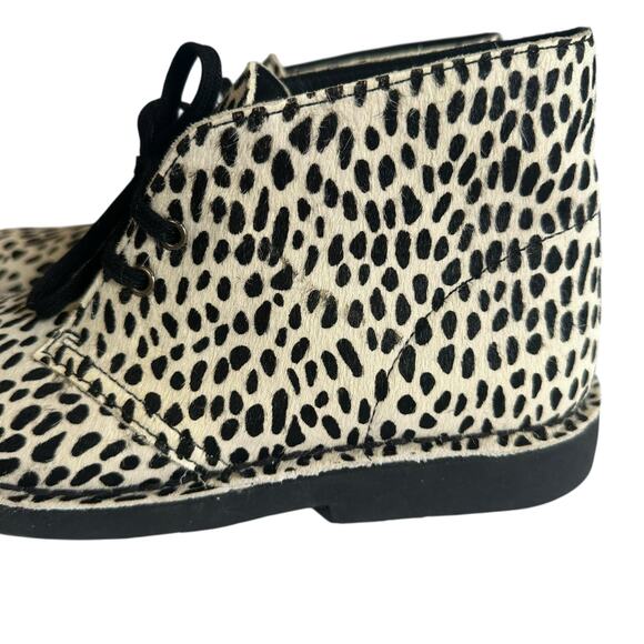 Clarks Women's Desert Boots Chukka Faux Animal Print White Black Fur Rare 9.5 M - Picture 4 of 11